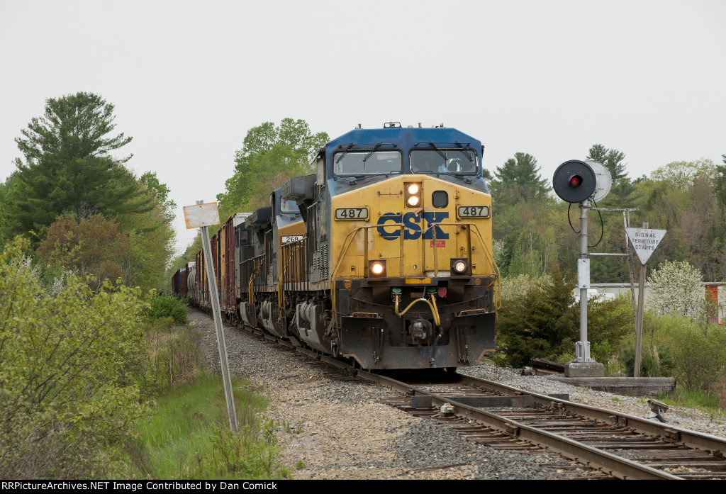 CSXT 487 Leads M426-14 at Merrill Rd. 